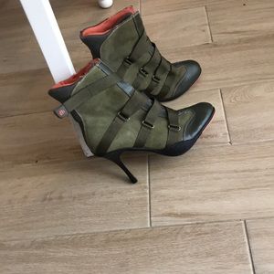 Navy/orange insoles material inside leather upper